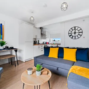 Apartment Village Cwtch Whitchurch 2 Bedroom