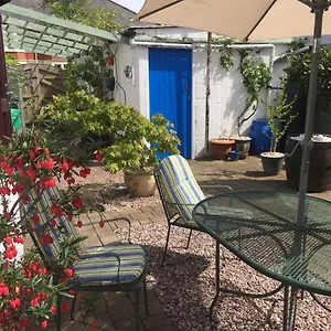  Villa Cheerful 4-bedroom Detached Family Home, Quiet Area